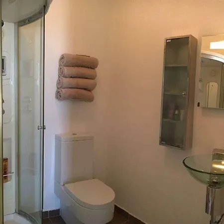 3b Pool Penthouse Private Hot Tub Center * Larnaca