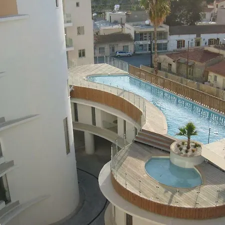 3b Pool Penthouse Private Hot Tub Center * Larnaca